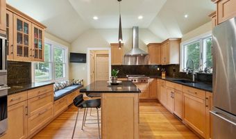 2 Doris Rd, Bedford, MA 01730