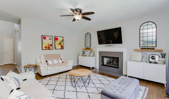 3 BLACKWOLF Ct, Algonquin, IL 60102