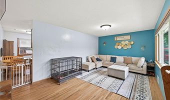 651 Randall Dr, Anoka, MN 55303