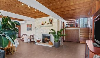 10 Ocean View Dr, Middletown, RI 02842