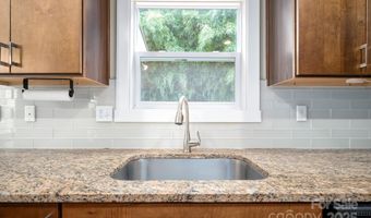 29 Crayton Park Dr, Asheville, NC 28803