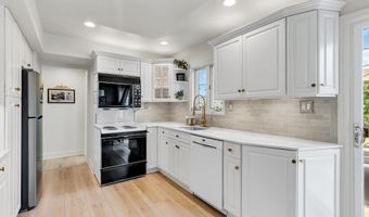 40 Icemeadow Ln, Aberdeen, NJ 07747