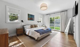 97 Oak Ln, Amagansett, NY 11937
