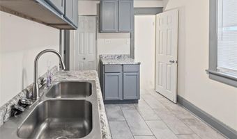 725 Park Dr, Alton, IL 62002