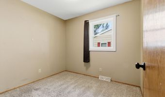 1607 S 6th St, Aberdeen, SD 57401