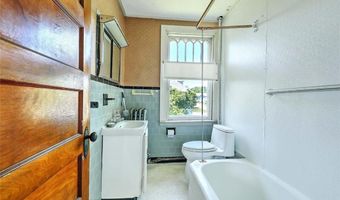20 Stratford Rd, Cranston, RI 02905