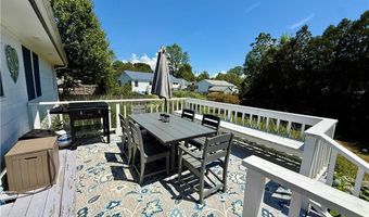 8 Mccormick Rd, Newport, RI 02840