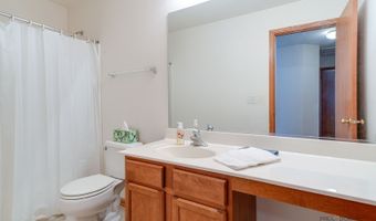 1094 Holly Dr, Antioch, IL 60002