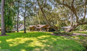 22 Chesterfield Lake Dr, Beaufort, SC 29906
