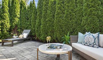 10 Roxbury Rd, Madison, WI 53704
