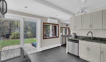1 Mohawk Trl, Narragansett, RI 02882