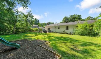 300 Chatham Dr, Aurora, OH 44202