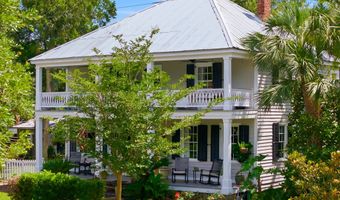 128 4th St, Apalachicola, FL 32320
