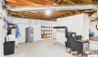 195 Marigold Ln, Ararat, VA 24053