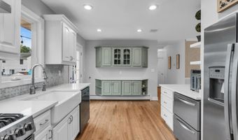 55 Drift Rd, Belford, NJ 07718