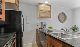 220 13TH St SE 14, Washington, DC 20003