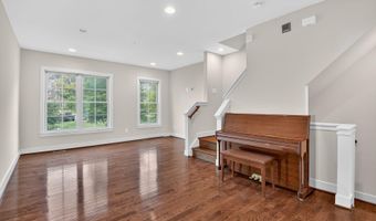 2855 CHANCELLORS Way NE, Washington, DC 20017