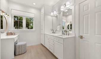103 NE 7th St, Bentonville, AR 72712