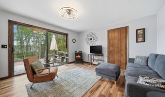 4 Clark Island Rd, Amherst, NH 03031