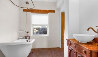 803 Highway 522, Arroyo Hondo, NM 87529