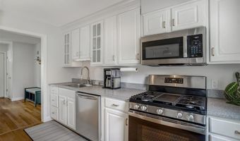 7658 General Meade Ln, Affton, MO 63123