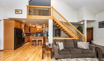 4 Debbie Dr, Altamont, NY 12009