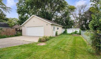 304 9th St SW, Austin, MN 55912