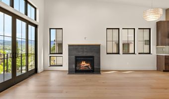 138 Clear Creek Dr, Ashland, OR 97520