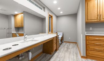 4013 E BENVALLEY Dr, Appleton, WI 54913