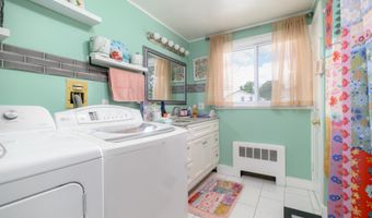 20 Laurel St, Danbury, CT 06810