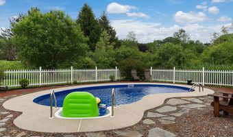 38 Fairview Ave, Auburn, ME 04210
