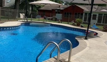 8 Greenwood Pl, Middletown, NJ 07748