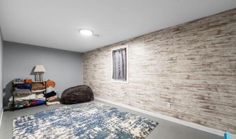 1005 Walnut St, Beresford, SD 57004