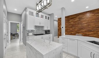 526 ISLEBAY Dr, Apollo Beach, FL 33572