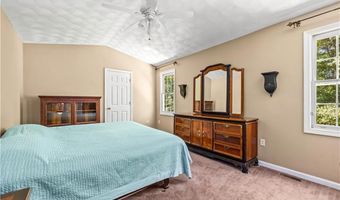 123 Country Hill Ln, North Kingstown, RI 02852