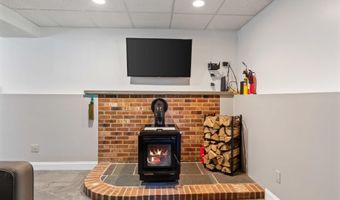 4 Cross Rd, Brookline, NH 03033