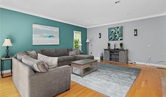 20 Beechwood Dr, Cranston, RI 02921