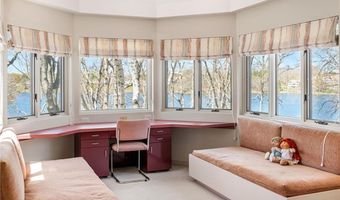 125 Woodruff Ave, Narragansett, RI 02882