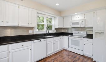700 Hampton Cir 8, Aurora, OH 44202