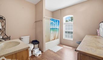 922 3rd Ave, Ackley, IA 50601