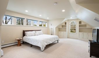 43 Darling Parke Dr, Bangor, ME 04401