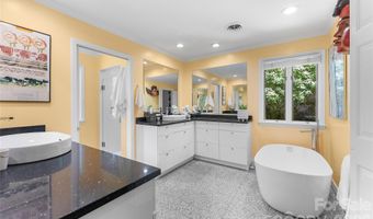 200 Robinhood Rd, Asheville, NC 28804