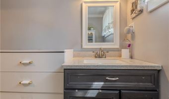 1640 Cranston St, Cranston, RI 02920