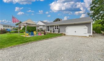 24 E Shore Rd, Narragansett, RI 02882