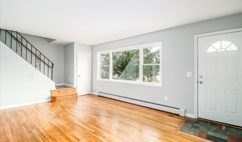 32 Pleasant St, Bethel, CT 06801