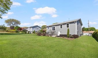 26 Leawood Dr, Cranston, RI 02920