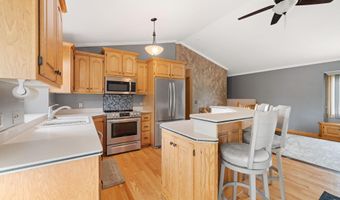 550 Mckinley St, Anoka, MN 55303