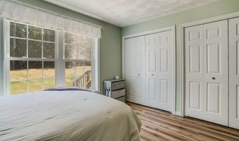 8 Royal Ln, Raymond, NH 03077