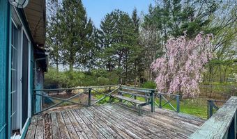 60 White Fox Rd, Agawam, MA 01030