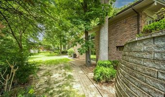425 Kenilworth Ln, Ballwin, MO 63011